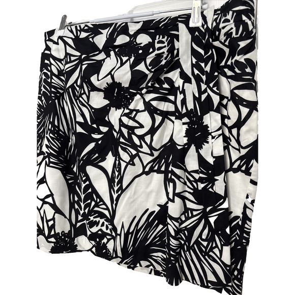 Lane Bryant Women's 20 Black White Floral Wrap Skirt BOHO Resort Vacation Travel - Picture 2 of 8